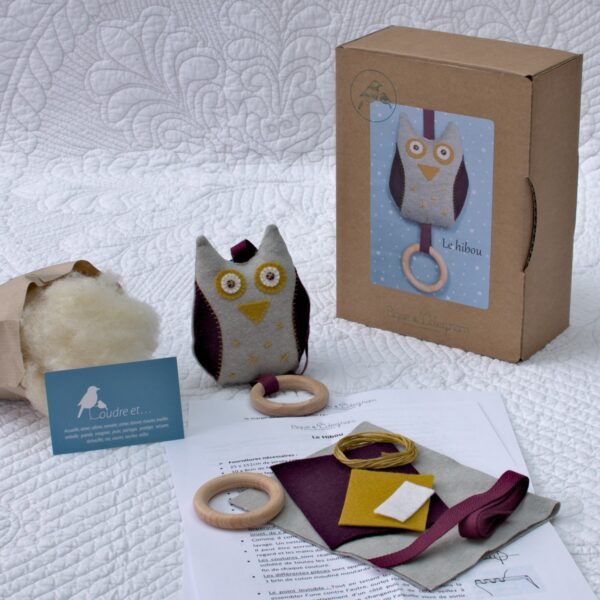 kit couture permettant de réaliser le hibou, un jouet d'éveil en matières naturelles