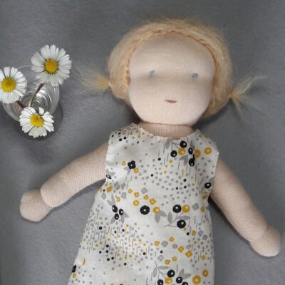 La robe Angèle, pour les poupées Pique & Colegram