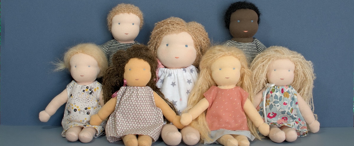 poupées Waldorf réalisées par Pique & Colegram proposées lors des ventes éphémères de poupées Waldorf
