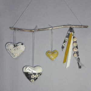 Le kit DIY du mobile "mots doux" pour embellir la maison et porter des petits messages bienveillants...