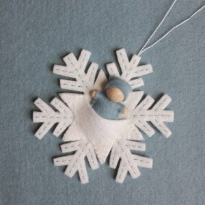 Le kit feutrine du bébé flocon, un modèle Pique & Colegram pour célébrer l'hiver