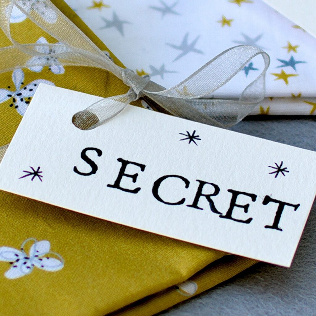 La pochette souvenirs à faire soi-même pour y glisser des mots doux, des secrets, des petites attentions, un kit voutre facile
