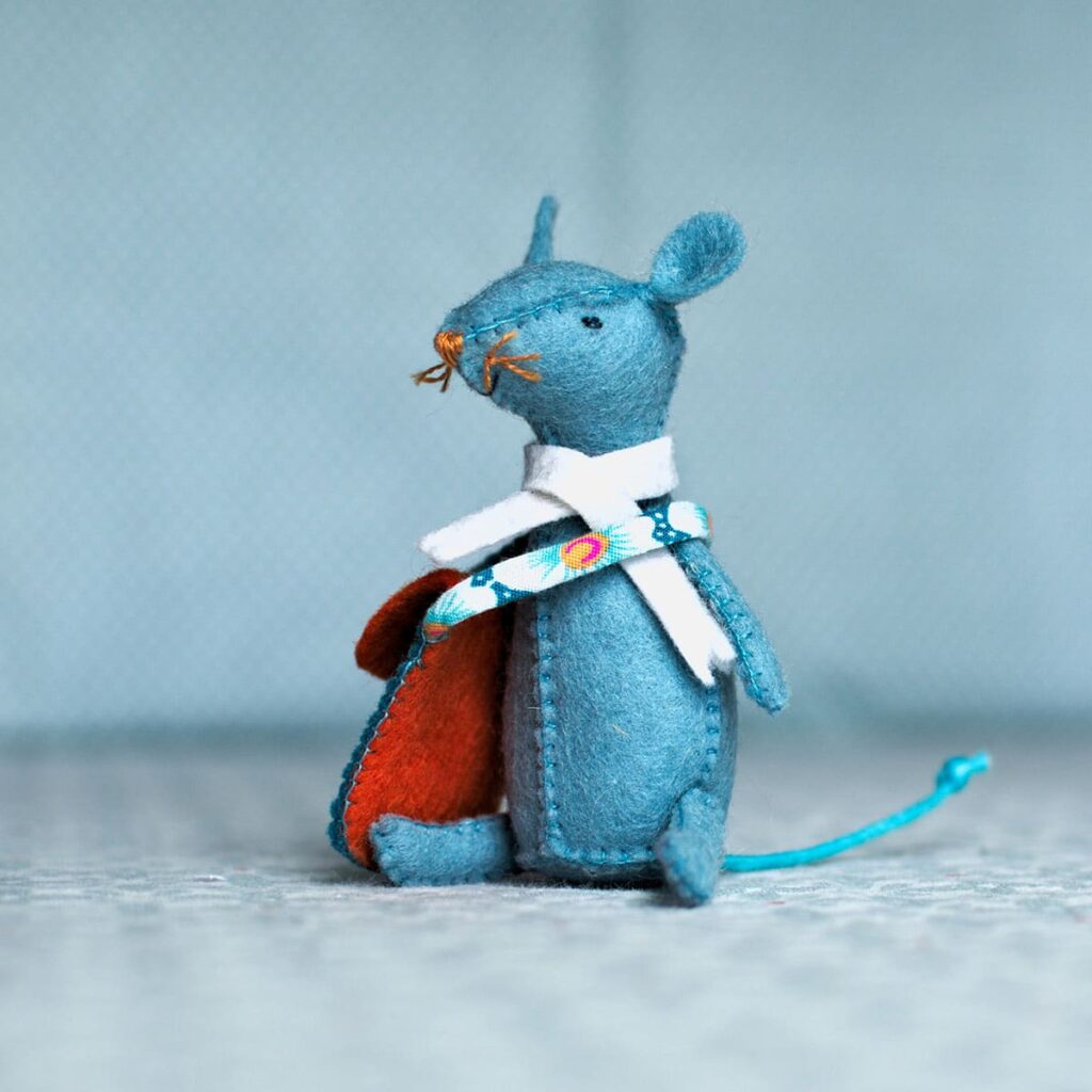 Le kit couture de la souris pour les dents, un kit feutrine de laine, une création Pique & Colegram