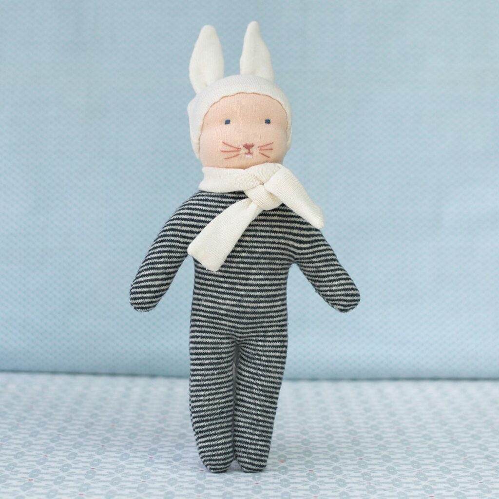 Le kit couture du petit lapin, un doudou tout doux à confectionner soi-même avec des matières naturelles