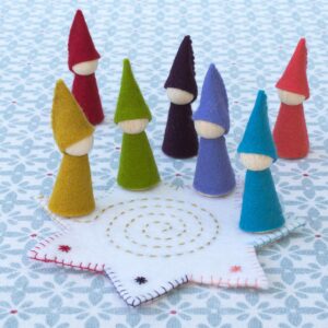 Le kit couture des lutins des jours, pour aider l'enfant à comprendre les jours de la semaine