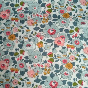 Tissu Liberty Betsy porcelaine en vente chez Pique & Colegram