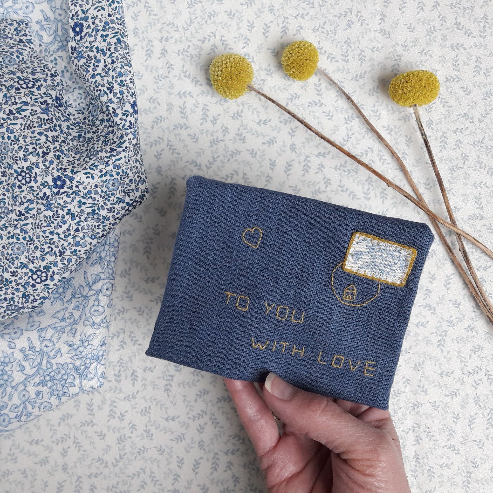 Pique & Colegram propose des kits de broderie pour tous niveaux.