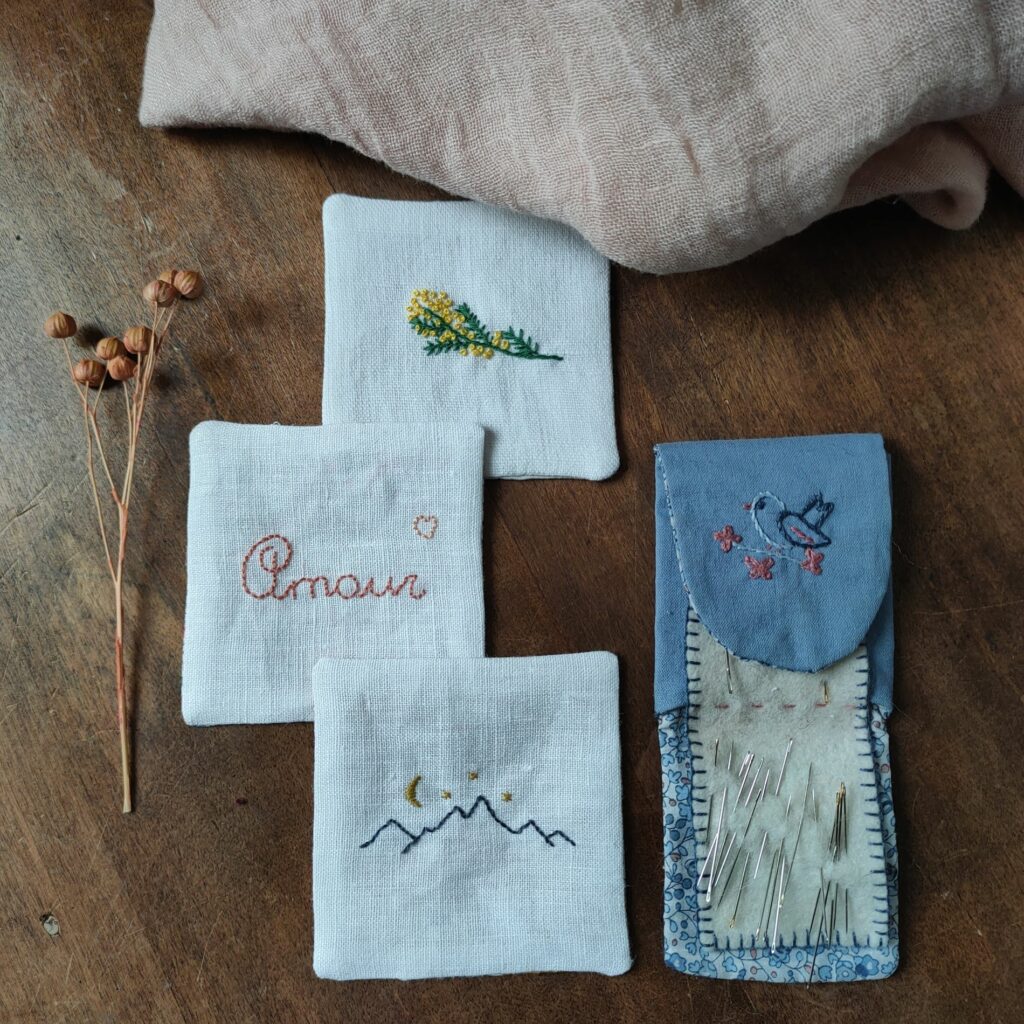 Pique & Colegram vous apprend à broder grâce à des kits broderie et des cours de broderie.