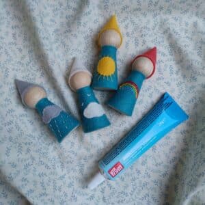 Pique & Colegram vous propose une colle tous matériaux sans solvant pour la réalisation de certains kits feutrine.