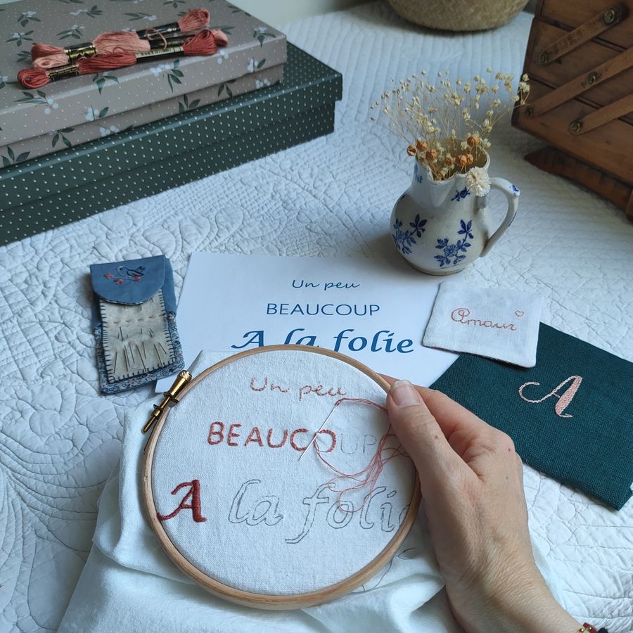 Pique & Colegram vous apprend à broder des mots lors de cours de broderie à Pau
