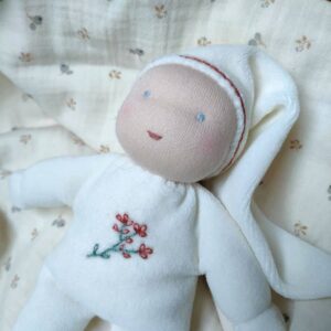 Le kit doudou lutin, un doudou en velours d'inspiration Waldorf, à faire soi-même