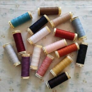 Fil Gutermann, un fil solide pour coudre des vêtements pour les petits, les grands et les poupées Waldorf!