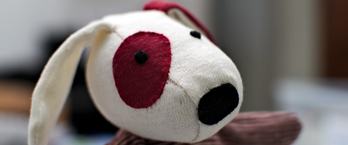Pique & Colegram vous explique les bienfaits d'une marionnette pour l'enfant et vous propose de confectionner la marionnette Oscar grâce à un kit couture complet.
